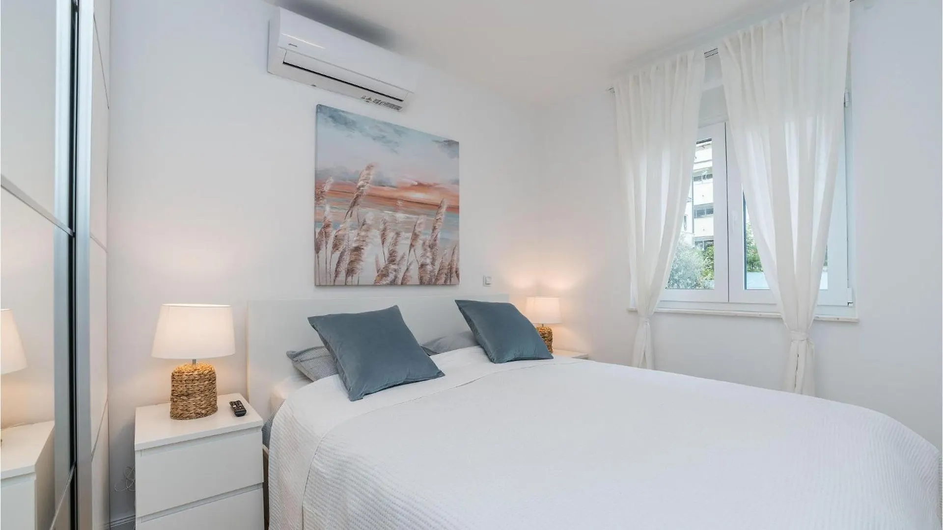 3 Bedroom Gorgeous Apartment In Mandre Croatia
