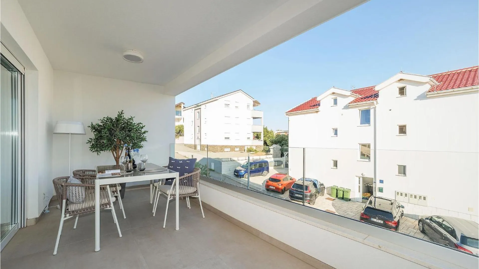3 Bedroom Gorgeous Apartment In Mandre