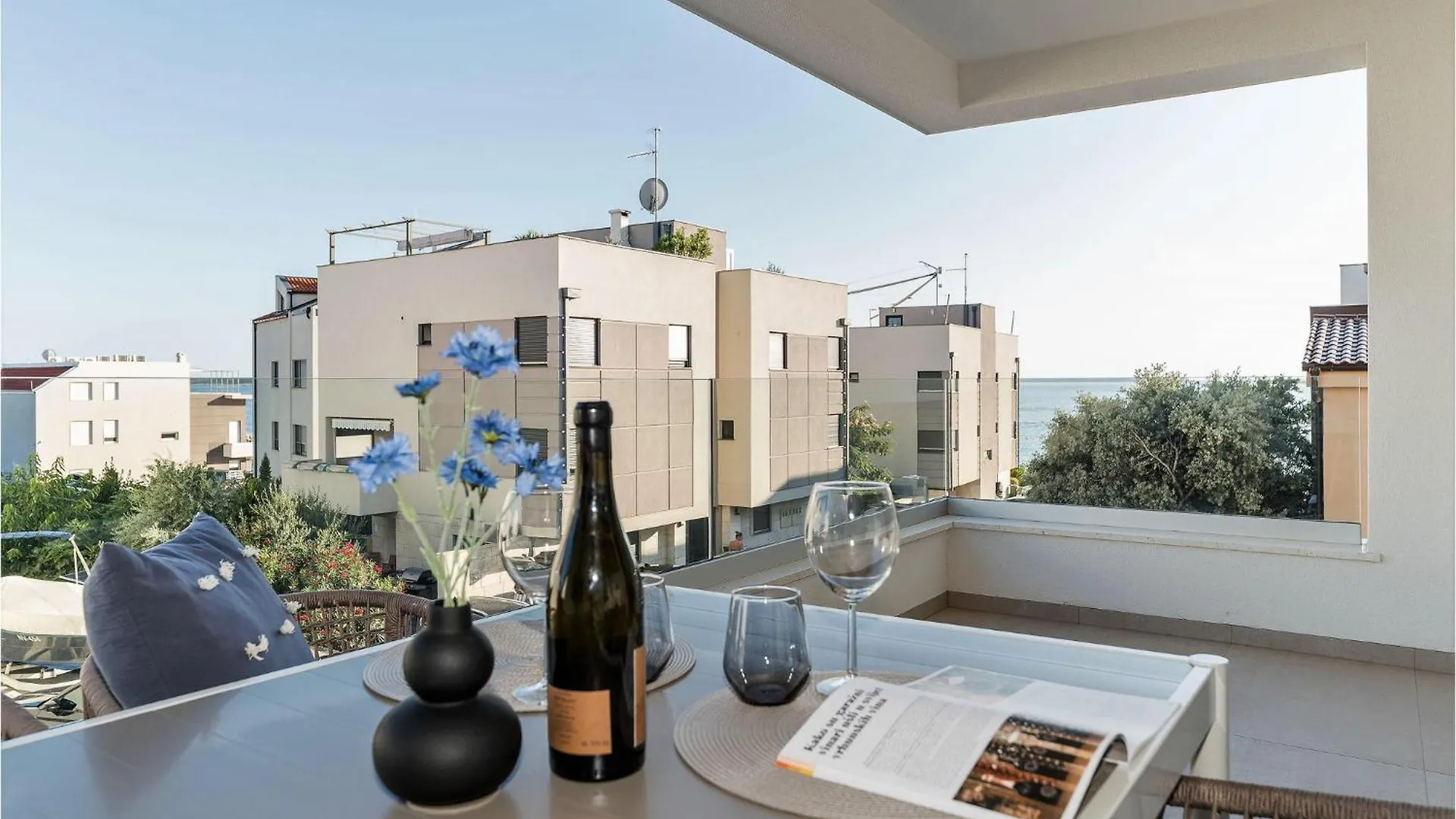 3 Bedroom Gorgeous Apartment In Mandre Croatia