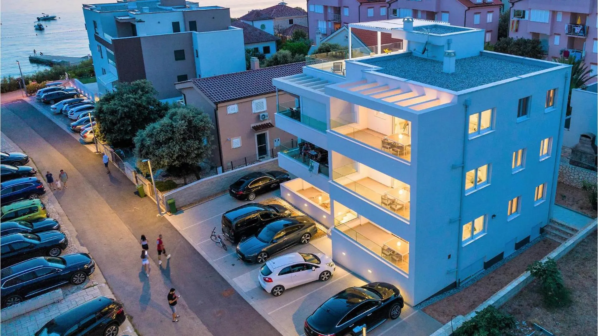 3 Bedroom Gorgeous Apartment In Mandre
